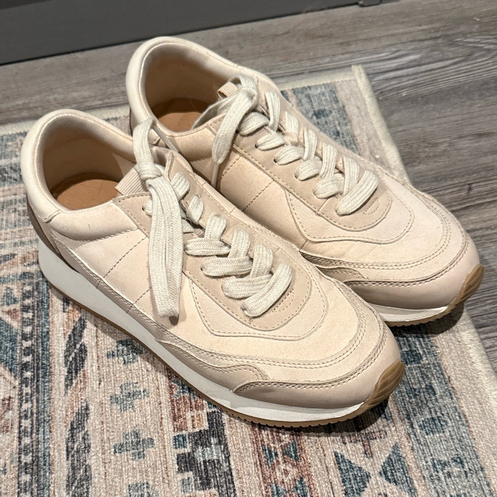 Universal Thread Courtney Sneakers